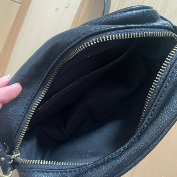 Black leather bag with flowers on the strap - Picture 3 of 3